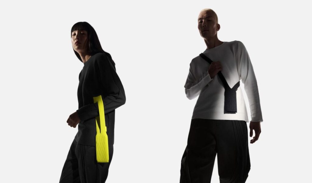 Η Apple λανσάρει το iPhone Pocket, μια πλεκτή τσέπη για κινητό που κοστίζει από 229,95 δολάρια